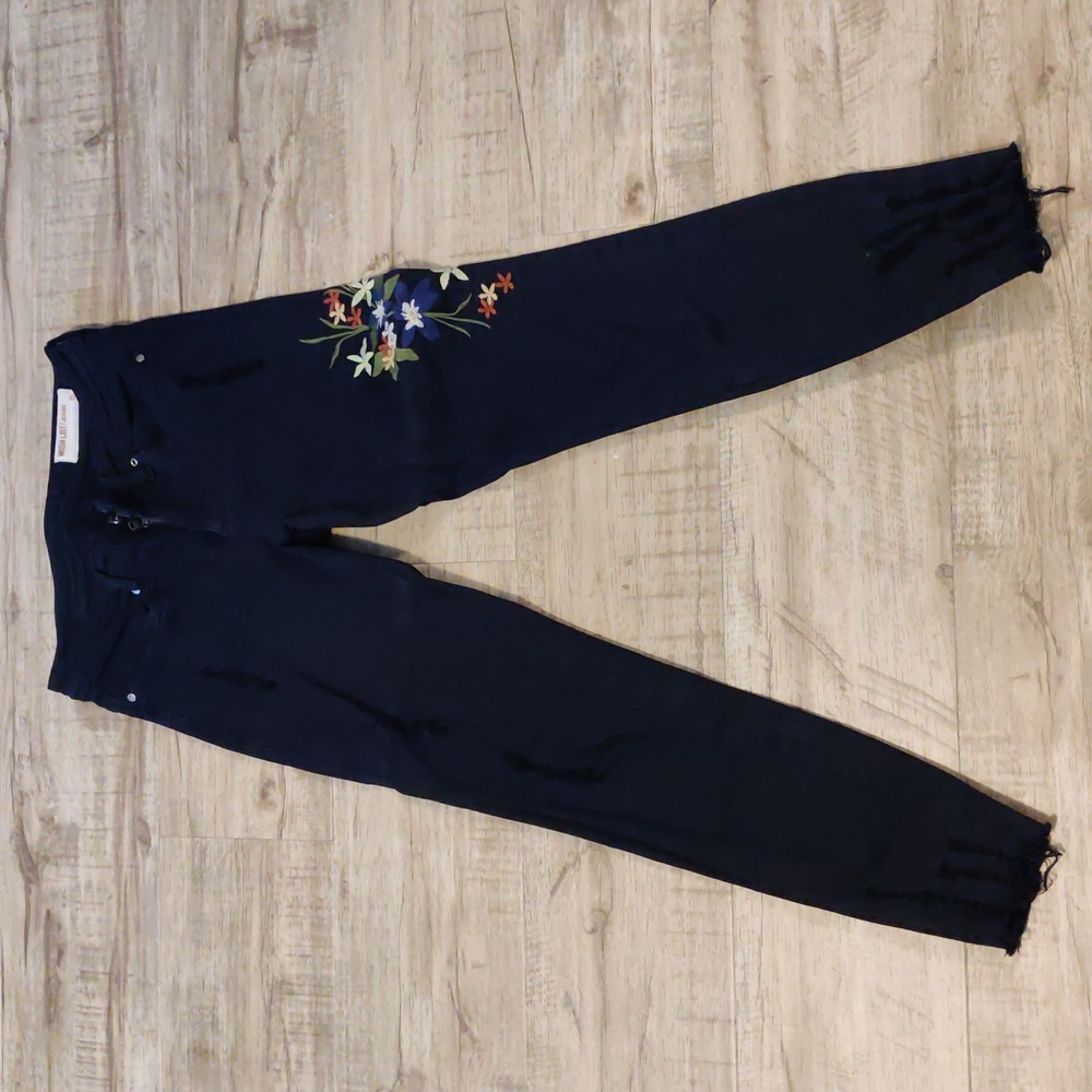 Wish List | Black floral embroidered cropped jean